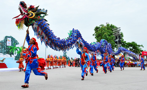 l&atilde;nh đạo c&aacute;c cơ sở gi&aacute;o dục kh&ocirc;ng được tham gia lễ hội nếu kh&ocirc;ng được cấp c&oacute; thẩm quyền ph&acirc;n c&ocirc;ng