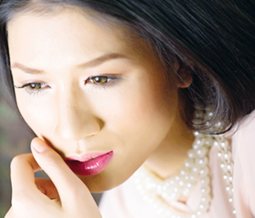 chiều ng&agrave;y 2/3/2015, nữ diễn vi&ecirc;n, người mẫu Trang Trần đ&atilde; được tại ngoại về với gia đ&igrave;nh
