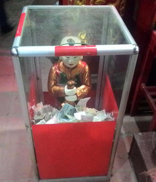 tiền lẻ chất cao đến nỗi tr&ugrave;m gần hết cả th&acirc;n tượng
