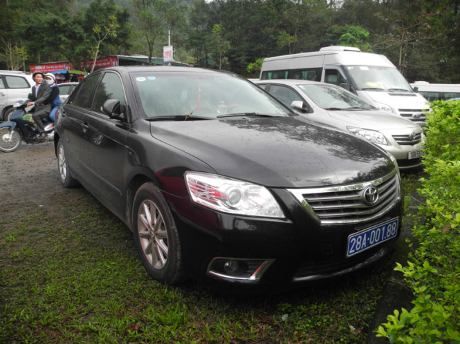 Xe biển xanh của nhiều tỉnh th&agrave;nh vẫn xuất hiện tại hội Y&ecirc;n Tử d&ugrave; kh&ocirc;ng c&oacute; bảng đại biểu