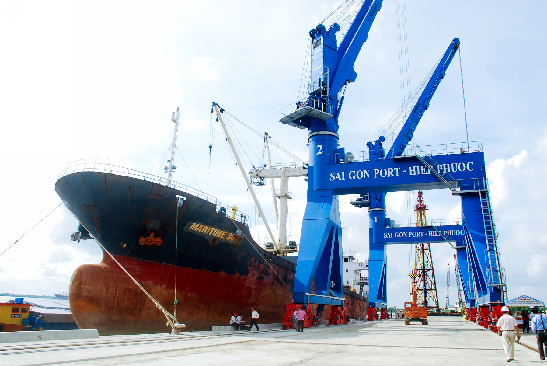 Tập đo&agrave;n của tỷ ph&uacute; Phạm Nhật Vượng ch&iacute;nh thức b&agrave;y tỏ nguyện vọng được mua lại cảng S&agrave;i G&ograve;n v&agrave; cảng Hải Ph&ograve;ng