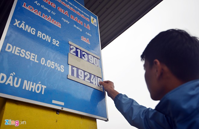 Tin tức thời sự mới nhất h&ocirc;m nay 8/11: Gi&aacute; xăng giảm kỷ lục 