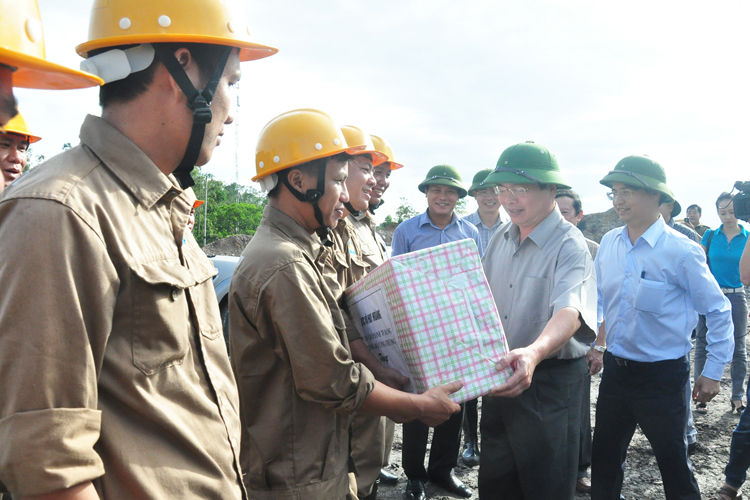 Việc kh&ocirc;ng ngừng n&acirc;ng cao chất lượng nguồn nh&acirc;n lực cũng l&agrave; một trong những ưu ti&ecirc;n h&agrave;ng đầu của TKV