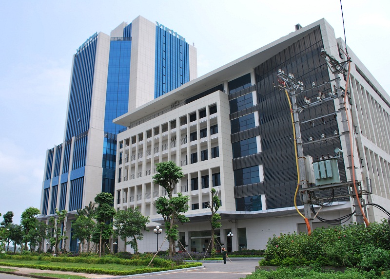 C&aacute;c c&ocirc;ng tr&igrave;nh trong KCNC H&ograve;a Lạc mọc l&ecirc;n khang trang, hiện đại