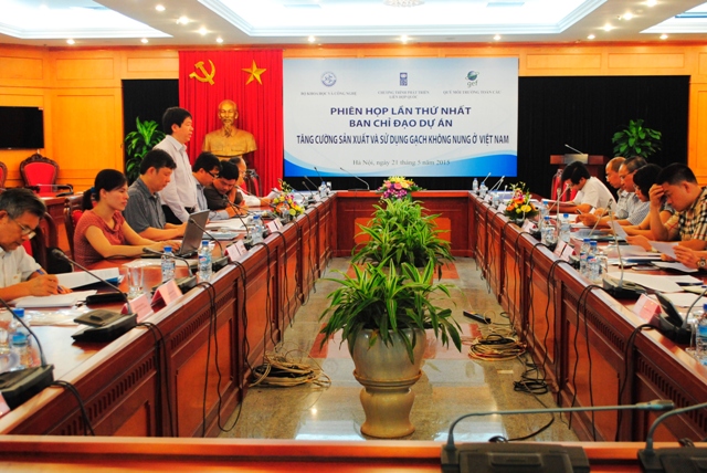 Phi&ecirc;n họp lần thứ nhất Ban Chỉ đạo Dự &aacute;n &lsquo;Tăng cường sản xuất v&agrave; sử dụng gạch kh&ocirc;ng nung ở Việt Nam&rdquo;