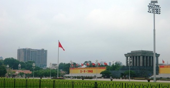 T&ograve;a nh&agrave; cao hơn Lăng B&aacute;c