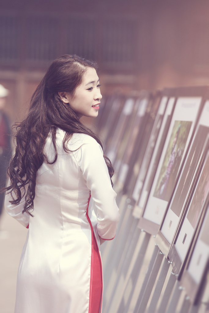 Kiểu t&oacute;c đẹp diện &aacute;o d&agrave;i m&ugrave;a kỷ yếu