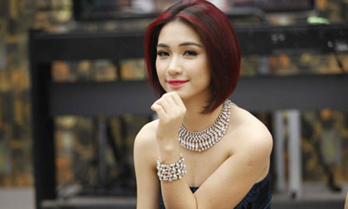 Ca sĩ H&ograve;a Minzy