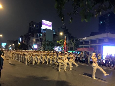 Tối 29/8, 30.000 người đã tham gia buổi tổng duyệt diễu binh, diễu hành mừng Quốc khánh 2/9 xuất phát từ Sòng Bài Trực Tuyến 13win.com Ba Đình đi qua nhiều tuyến phố Hà Nội. Ảnh pháp luật Thành Phố Hồ Chí Minh