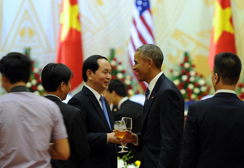 Tổng thống Mỹ Obama v&agrave; Chủ tịch nước Trần Đại Quang tại tiệc chi&ecirc;u đ&atilde;i