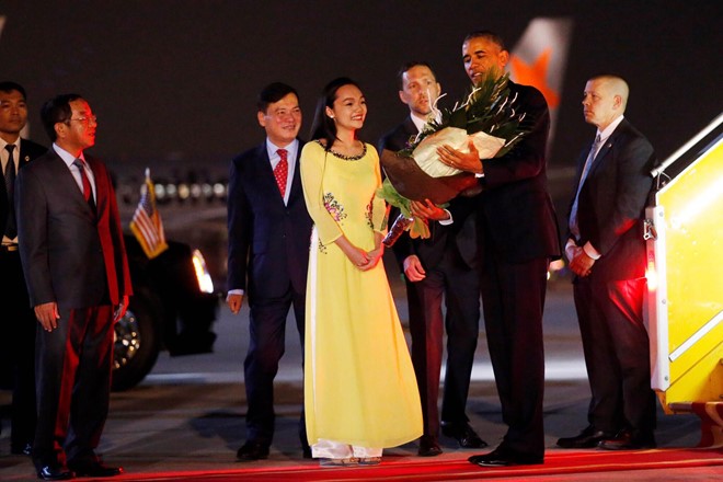 Tổng thống Obama đ&atilde; tới H&agrave; Nội trong chuyến thăm ch&iacute;nh thức Việt Nam