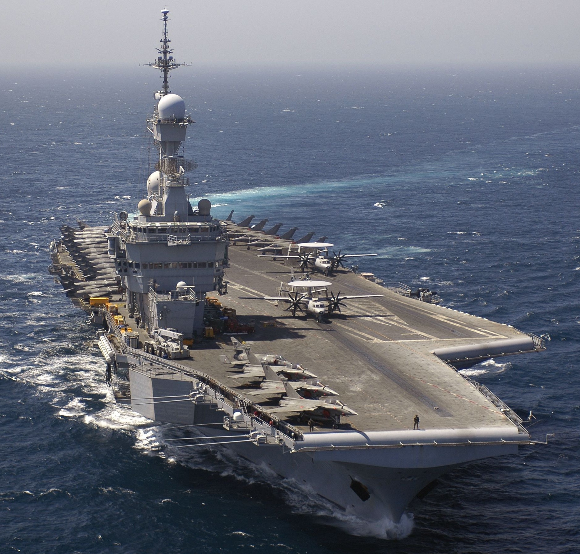 T&agrave;u s&acirc;n bay Charles De Gaulle đ&atilde; gi&uacute;p Ph&aacute;p củng cố nền qu&acirc;n sự quốc ph&ograve;ng