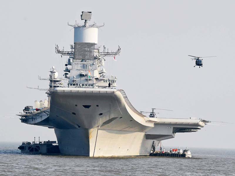 Ấn Độ cũng sở hữu vũ kh&iacute; qu&acirc;n sự khủng t&agrave;u s&acirc;n bay INS Vikramaditya