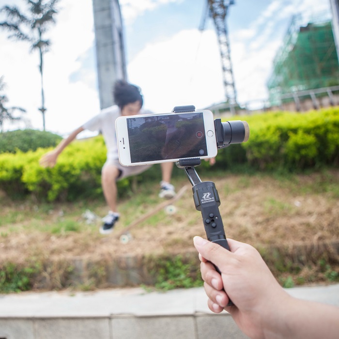 Zhiyun Z1-Smooth-C l&agrave; phụ kiện điện thoại cần thiết với những ai y&ecirc;u th&iacute;ch selfie. Ảnh: Bestimagebase