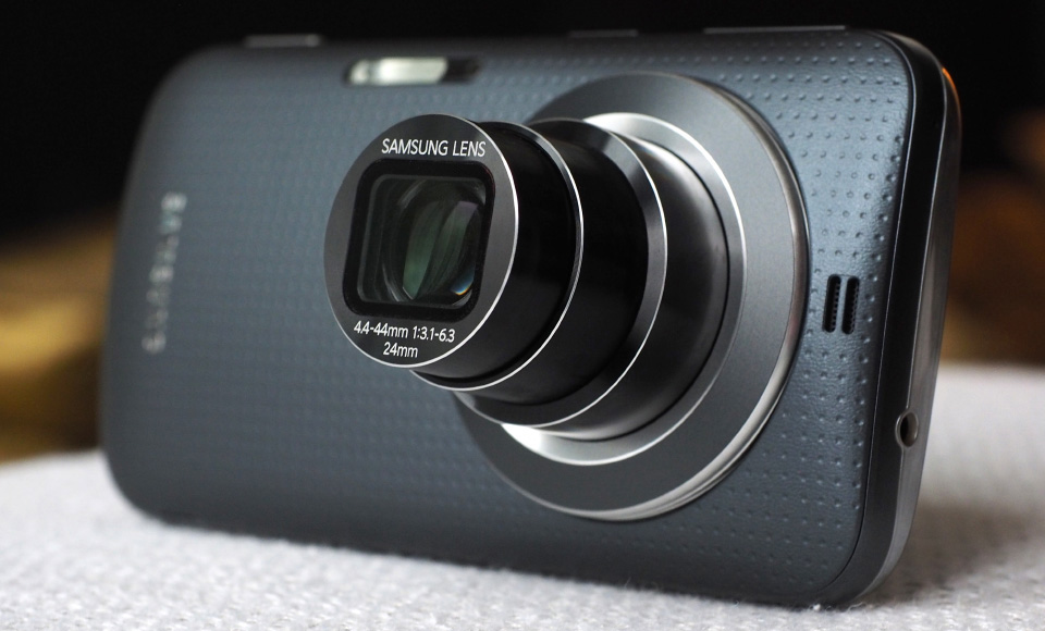 Galaxy K Zoom hiện c&oacute; gi&aacute; b&aacute;n 400 EUR (khoảng 10,1 triệu đồng)