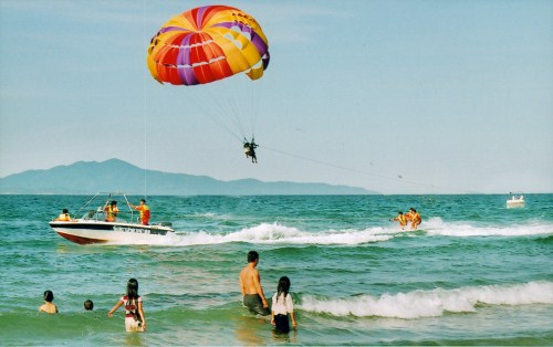 C&aacute; chết h&agrave;ng loạt, du lịch miền Trung vẫn hấp dẫn du kh&aacute;ch trong nước v&agrave; quốc tế