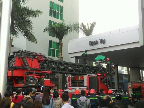 cơ quan chức năng dập tắt đ&aacute;m ch&aacute;y