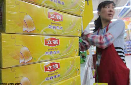 Trước đó dư luận cũng từng xôn xao vì nhiều loại trà Lipton tại Trung Quốc được khẳng định có thuốc trừ sâu cấm Trước đó dư luận cũng từng xôn xao vì nhiều loại trà Lipton tại Trung Quốc được khẳng định có thuốc trừ sâu cấm