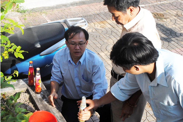 Tr&agrave; thảo mộc Dr Thanh T&acirc;n Hiệp Ph&aacute;t li&ecirc;n tục bị ph&aacute;t hiện c&oacute; vật lạ
