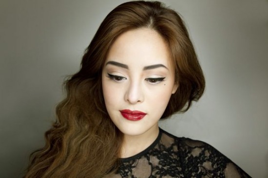Lối trang điểm đậm cho môi và mắt mang đến vẻ đẹp sang trọng quý phái Lối trang điểm đậm cho môi và mắt mang đến vẻ đẹp sang trọng quý phái