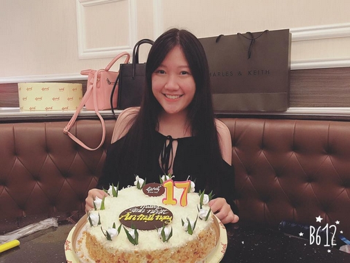 Ngỡ ng&agrave;ng trước cuộc sống &lsquo;vạn người mơ&rsquo; của em g&aacute;i Trấn Th&agrave;nh