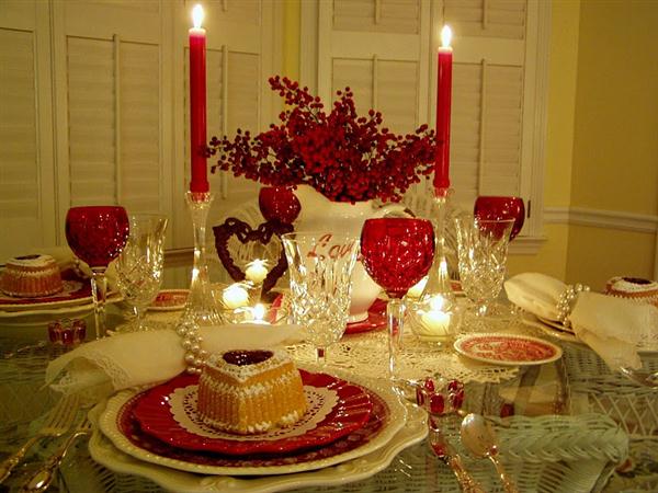 Nến l&agrave; một &yacute; tưởng tuyệt vời để trang tr&iacute; nh&agrave; ng&agrave;y Valentine