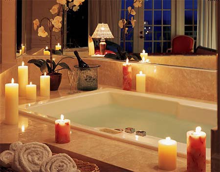 Trang tr&iacute; ph&ograve;ng ng&agrave;y Valentine l&atilde;ng mạn với &aacute;nh nến huyền ảo