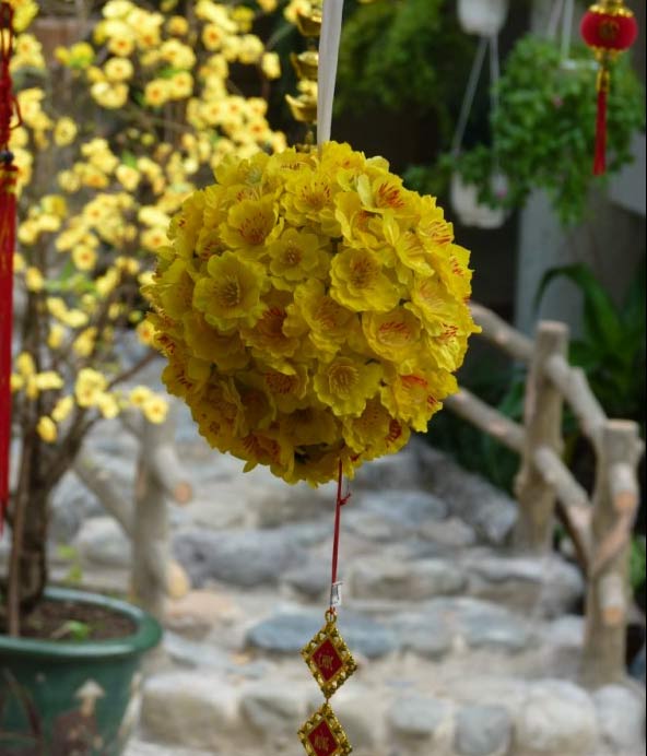 Cầu hoa mai c&oacute; &yacute; nghĩa mang đến may  mắn khi d&ugrave;ng để trang tr&iacute; nh&agrave; đ&oacute;n Tết