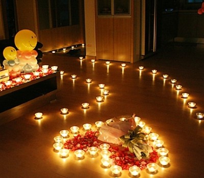 Trang tr&iacute; ph&ograve;ng ng&agrave;y Valentine với &aacute;nh n&ecirc;n lung linh, huyền ảo