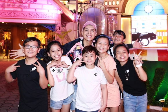 Noo Phước Thịnh c&ugrave;ng học tr&ograve; The Voice Kids đi du lịch tại Th&aacute;i Lan