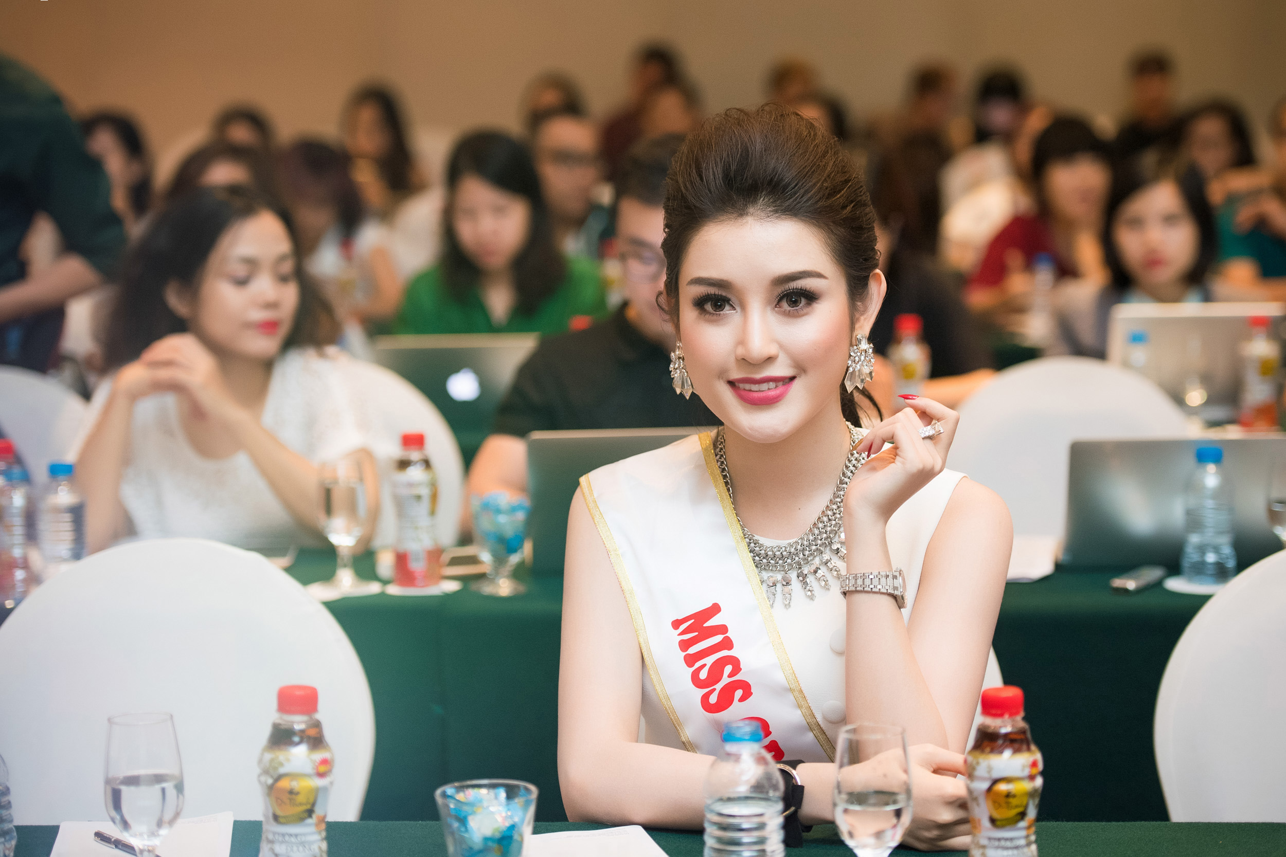 &Aacute; hậu Huyền My ch&iacute;nh thức được cấp ph&eacute;p dự thi Hoa hậu Ho&agrave; b&igrave;nh thế giới