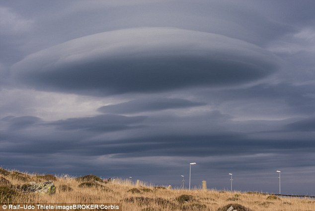 M&acirc;y h&igrave;nh đĩa c&oacute; h&igrave;nh dạng giống với UFO. 
