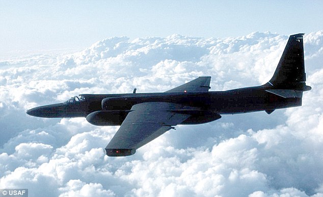 H&igrave;nh ảnh của Lockheed U-2R/TR-1 tr&ecirc;n bầu trời. 