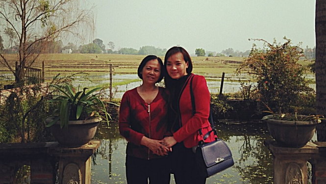Hai mẹ con chị L&ecirc; Thanh Hiền v&agrave; b&agrave; Phan Thị Tuyết Hoa