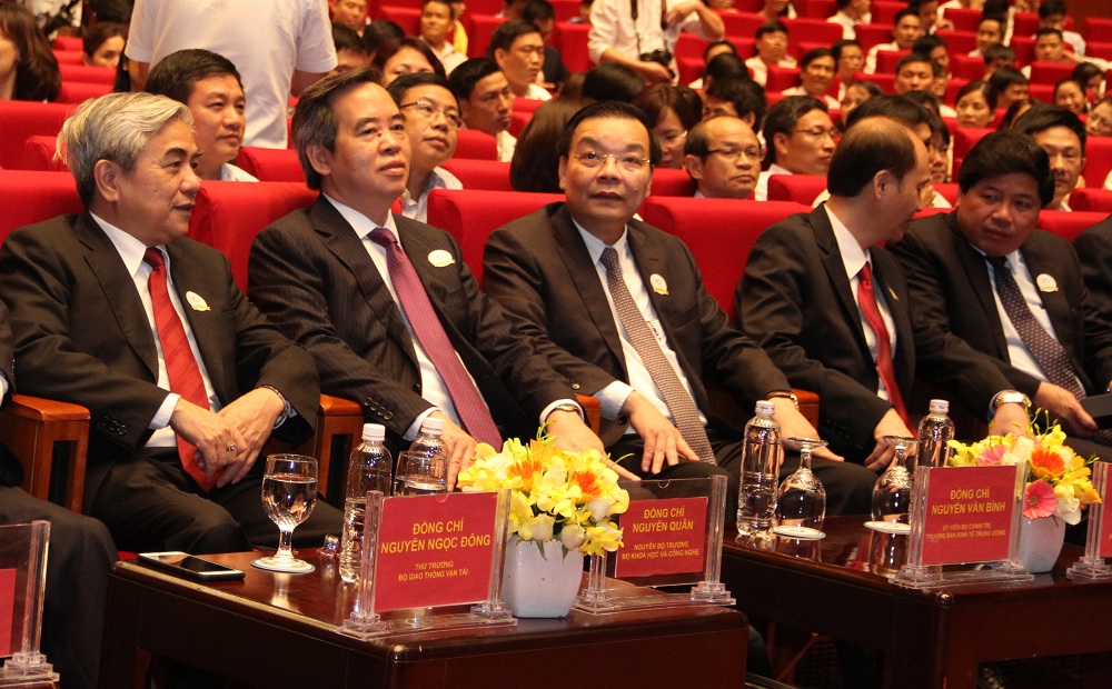 C&aacute;c đồng ch&iacute; l&atilde;nh đạo c&aacute;c cơ quan Trung ương v&agrave; Bộ ng&agrave;nh tham gia lễ trao giải thưởng chất lượng quốc gia