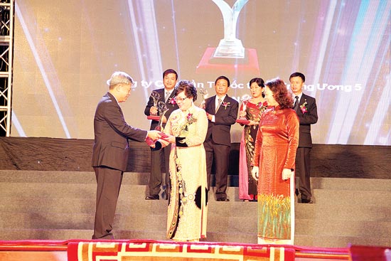 C&aacute;c Link Đăng Nhập Nhà cái 13Win16.Com nhận Giải thưởng Chất lượng Quốc gia năm 2013 Ảnh: Quang Tuấn