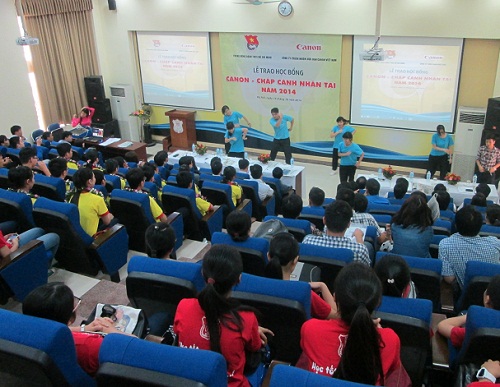 Trao học bổng Canon - Chắp c&aacute;nh nh&acirc;n t&agrave;i 2014