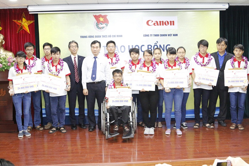 Trong giai đoạn 2014 - 2020, Trung ương Đo&agrave;n TNCS Hồ Ch&iacute; Minh v&agrave; C&ocirc;ng ty TNHH Canon Việt Nam sẽ trao 240 học bổng trị gi&aacute; gần 5 tỷ đồng