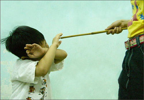 Hiện cơ quan chức năng địa phương đang củng cố hồ sơ vụ trẻ bị bạo h&agrave;nh đến dập gan