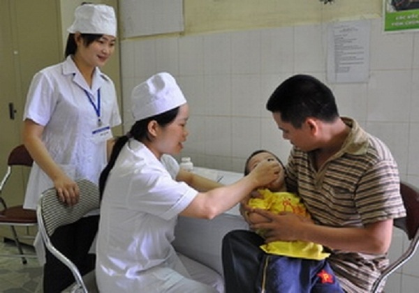 Suy dinh dưỡng ở trẻ nhỏ do nhiều nguy&ecirc;n nh&acirc;n g&acirc;y n&ecirc;n