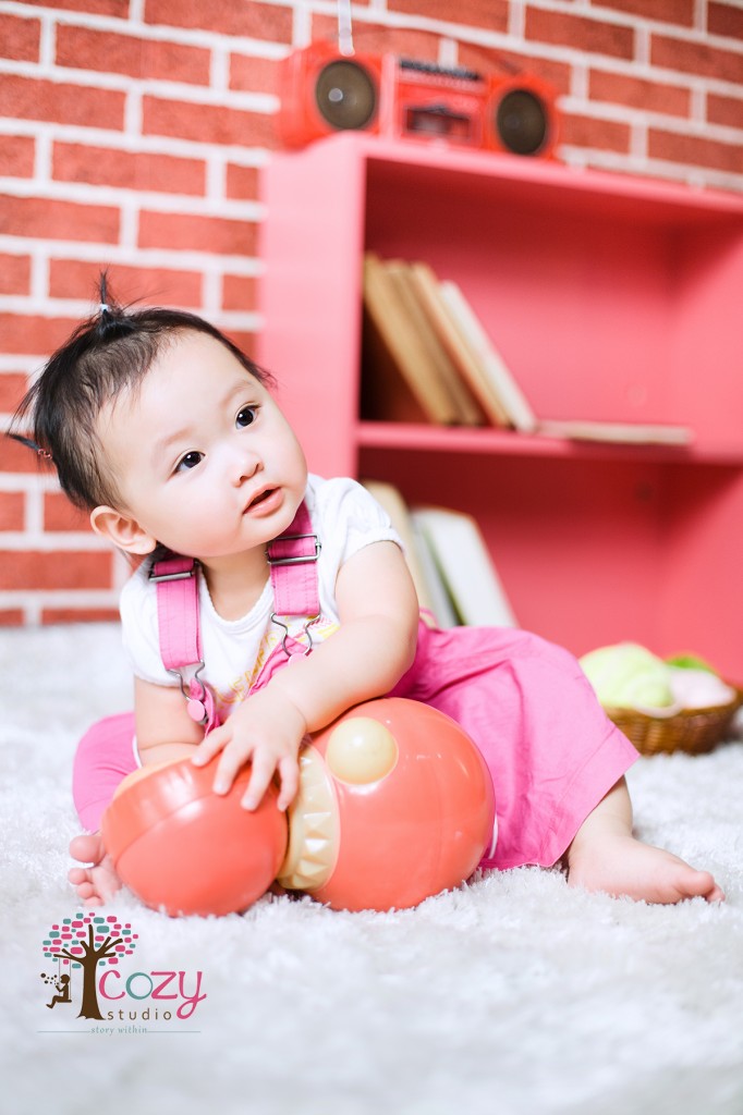 Kỹ thuật chụp ảnh cho b&eacute; cần ch&uacute; trọng thay đổi c&aacute;c g&oacute;c chụp tạo sự th&uacute; vị cho bức ảnh của b&eacute;