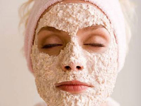 Trị mụn hiệu quả từ mặt nạ bột yến mạch được ph&aacute;i đẹp ưa chuộng