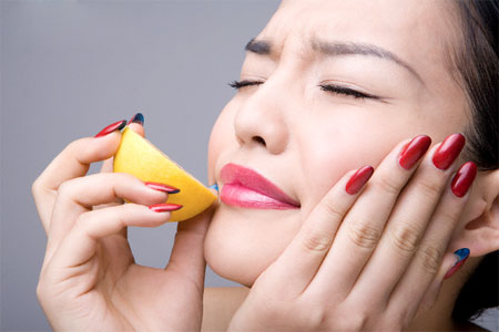 Sử dụng chanh được coi l&agrave; c&aacute;ch tốt nhất để trị n&aacute;m da một c&aacute;ch tự nhi&ecirc;n