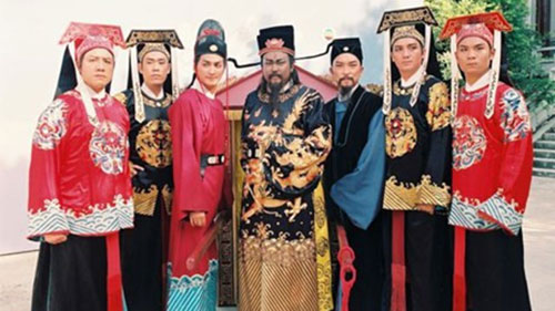 Những năm 1990, bộ phim về vị quan thanh liêm đời Tống- Bao Thanh Thiên (1993) từng là món ăn tinh thần không thể thiếu của người dân Việt Nam. Bộ phim với độ dài kỷ lục 236 tập này từng được cả người lớn và trẻ em đều yêu thích. 