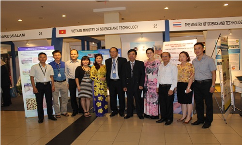 c&oacute; GS.TS. Ir. H. Gusti Muhammad Hatta, Bộ trưởng Bộ Nghi&ecirc;n cứu v&agrave; C&ocirc;ng nghệ Inđ&ocirc;n&ecirc;sia, đại diện c&aacute;c đại sứ qu&aacute;n tại Inđ&ocirc;n&ecirc;sia, l&atilde;nh đạo Bộ KH&CN của c&aacute;c nước th&agrave;nh vi&ecirc;n ASEAN v&agrave; c&aacute;c nước đối thoại tham dự Triển l&atilde;m