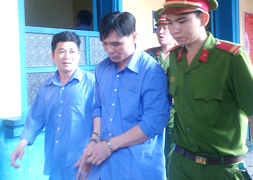 Băng chuy&ecirc;n bắt c&oacute;c con tin, đ&ograve;i nợ tiền tỷ bị đưa đi x&eacute;t xử trước t&ograve;a