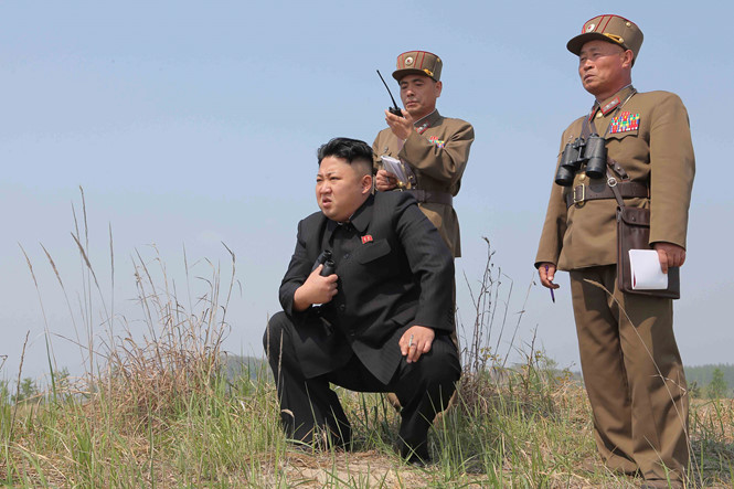 Chủ tịch Triều Tiên Kim Jong Un lệnh cho quân đội sẵn sàng sử dụng vũ khí hạt nhân Chủ tịch Triều Tiên Kim Jong Un lệnh cho quân đội sẵn sàng sử dụng vũ khí hạt nhân