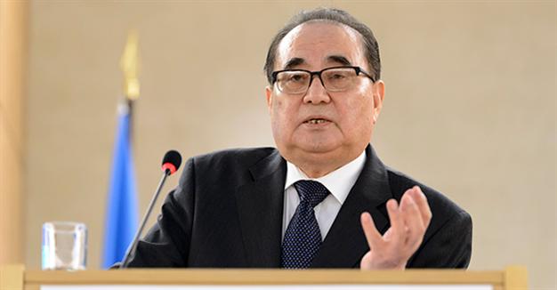 Ngoại trưởng Triều Ti&ecirc;n Ri Su Yong tuy&ecirc;n bố nước n&agrave;y sẽ ngừng thử hạt nh&acirc;n nếu Mỹ-H&agrave;n ngừng tập trận chung