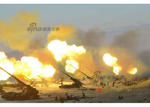 Triều Ti&ecirc;n tập trận bắn đạn thật với sự tham gia của h&agrave;ng trăm ph&aacute;o binh tầm xa