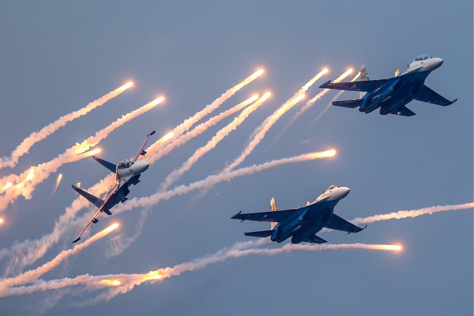 Đội Russkiye Vityazi là nhóm nhào lộn trên không duy nhất sử dụng chiến đấu cơ hạng nặng Sukhoi Su-27 để trình diễn. Ảnh Marina Lystseva/TASS